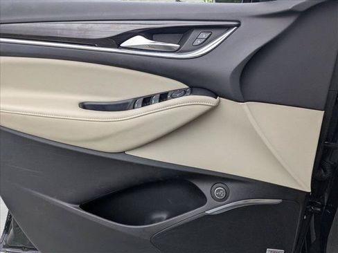 Used 2020 Buick Enclave Essence w/ Sound and Sites Package FWD image 8