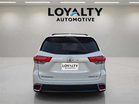 Used 2018 Toyota Highlander Limited Platinum image 4