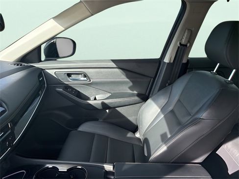 Used 2024 Nissan Rogue SL w/ SL Premium Package image 17