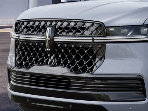 New 2027 Lincoln Navigator Reserve w/ Jet Appearance Package AWD/4WD image 17