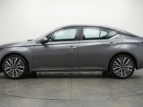 Used 2025 Nissan Altima 2.5 SV image 5