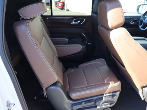 Used 2024 Chevrolet Suburban High Country w/ Premium Package image 38