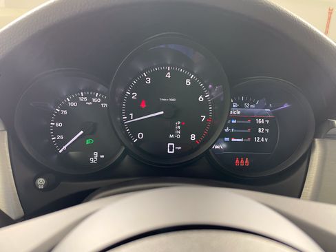 Certified 2026 Porsche Macan AWD/4WD image 18