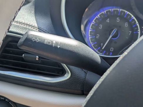 Used 2020 Chrysler Pacifica Limited FWD image 28