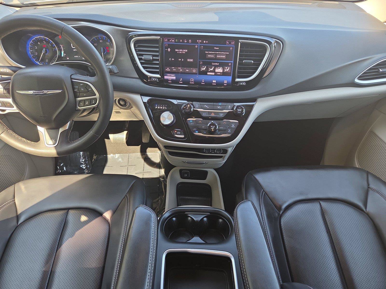 Used 2023 Chrysler Pacifica Touring-L FWD image 10
