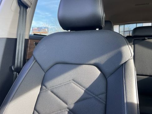 Used 2024 Volkswagen Atlas SE image 21