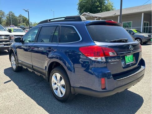Used 2011 Subaru Outback 2.5i Premium AWD/4WD image 3