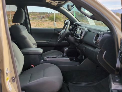 Used 2017 Toyota Tacoma SR5 image 33