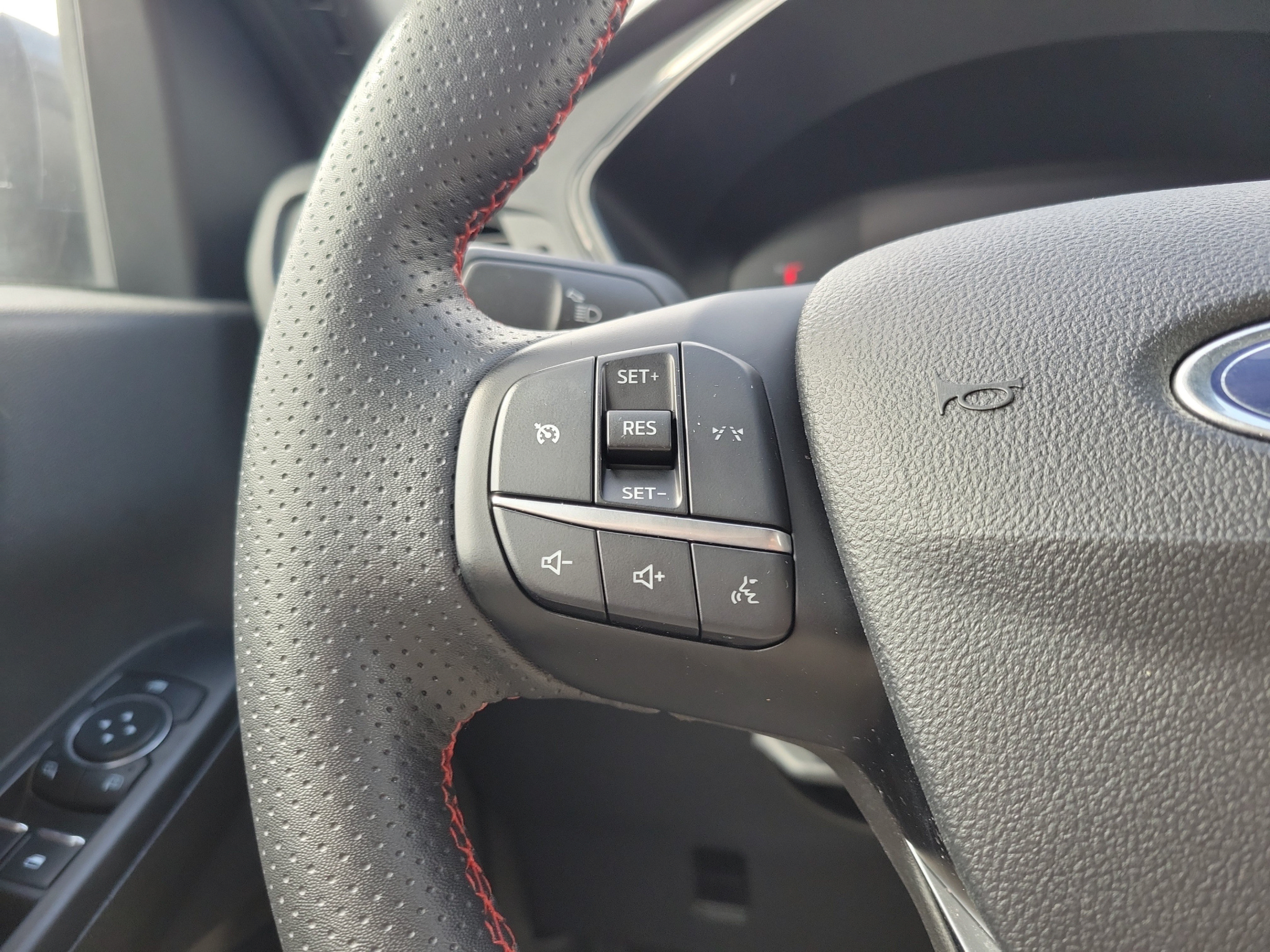 Used 2025 Ford Escape ST-Line Select AWD/4WD image 23