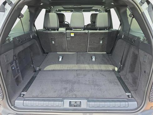 New 2025 Land Rover Discovery S image 14