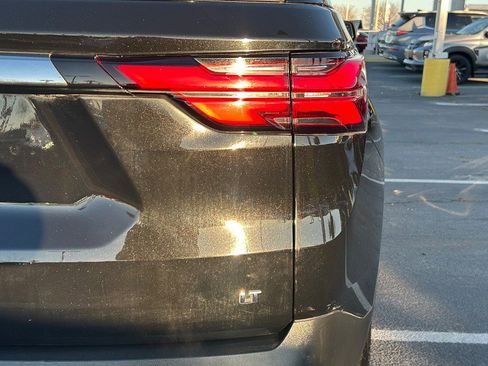 Used 2023 Chevrolet Traverse LT image 13