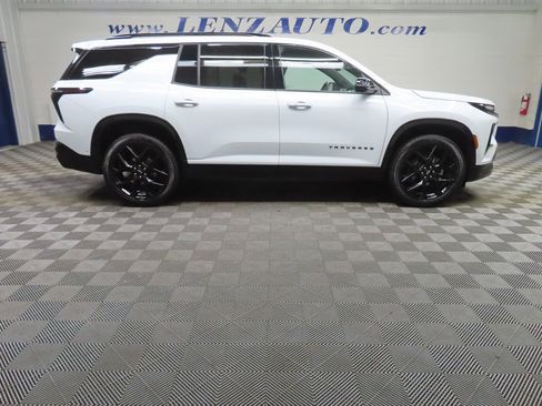 Used 2026 Chevrolet Traverse RS AWD/4WD image 2