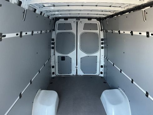 Used 2025 Mercedes-Benz Sprinter 4500 image 22