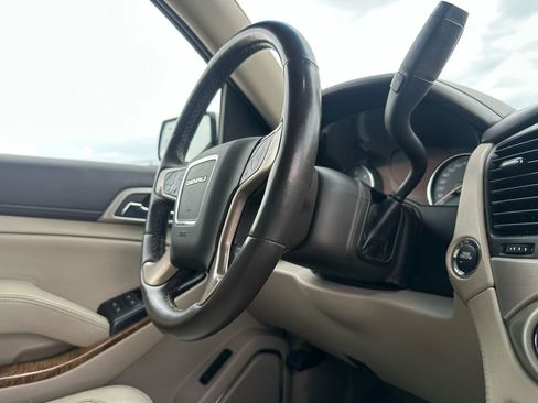 Used 2015 GMC Yukon Denali w/ Premium Package image 17