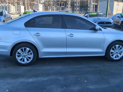 Used 2016 Volkswagen Jetta SE image 9