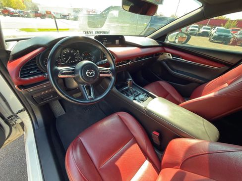 Used 2020 MAZDA MAZDA3 Hatchback w/ Premium Package FWD image 33