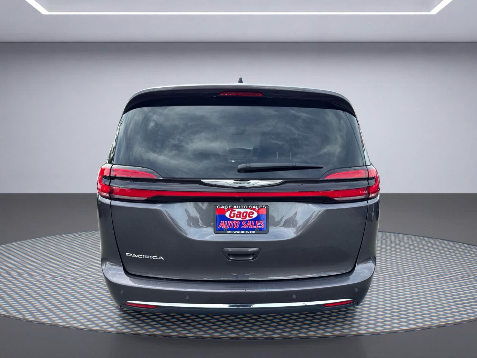 Used 2023 Chrysler Pacifica Touring-L FWD image 5