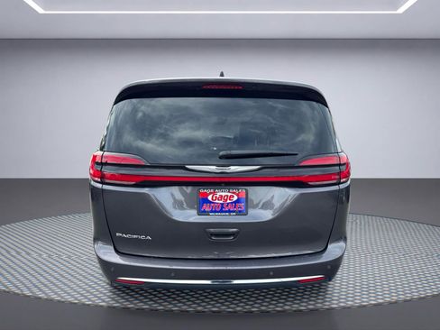 Used 2023 Chrysler Pacifica Touring-L FWD image 5