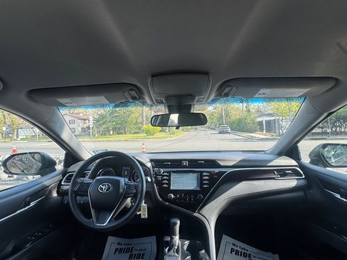 Used 2018 Toyota Camry LE FWD image 14