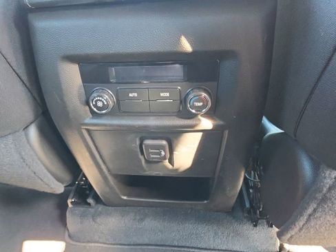 Used 2023 Chevrolet Traverse LT FWD image 31