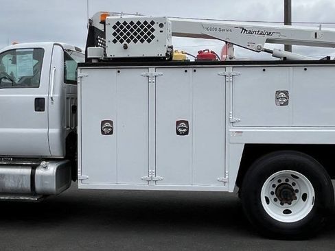 Used 2017 Ford F750 2WD Regular Cab Super Duty image 8