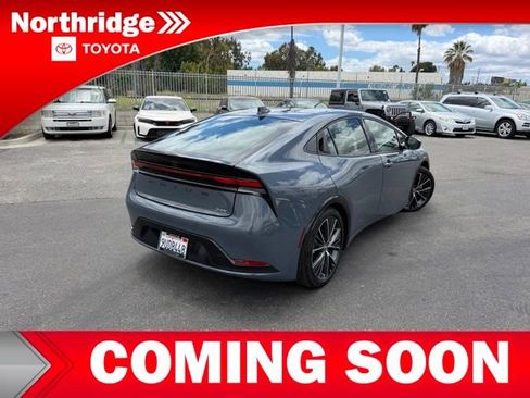 Used 2025 Toyota Prius XLE FWD image 4