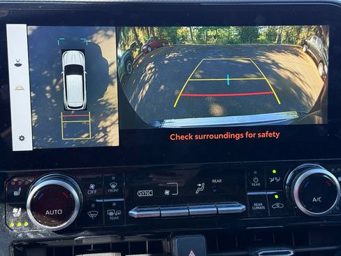 Certified 2024 Toyota Highlander Platinum AWD/4WD image 11