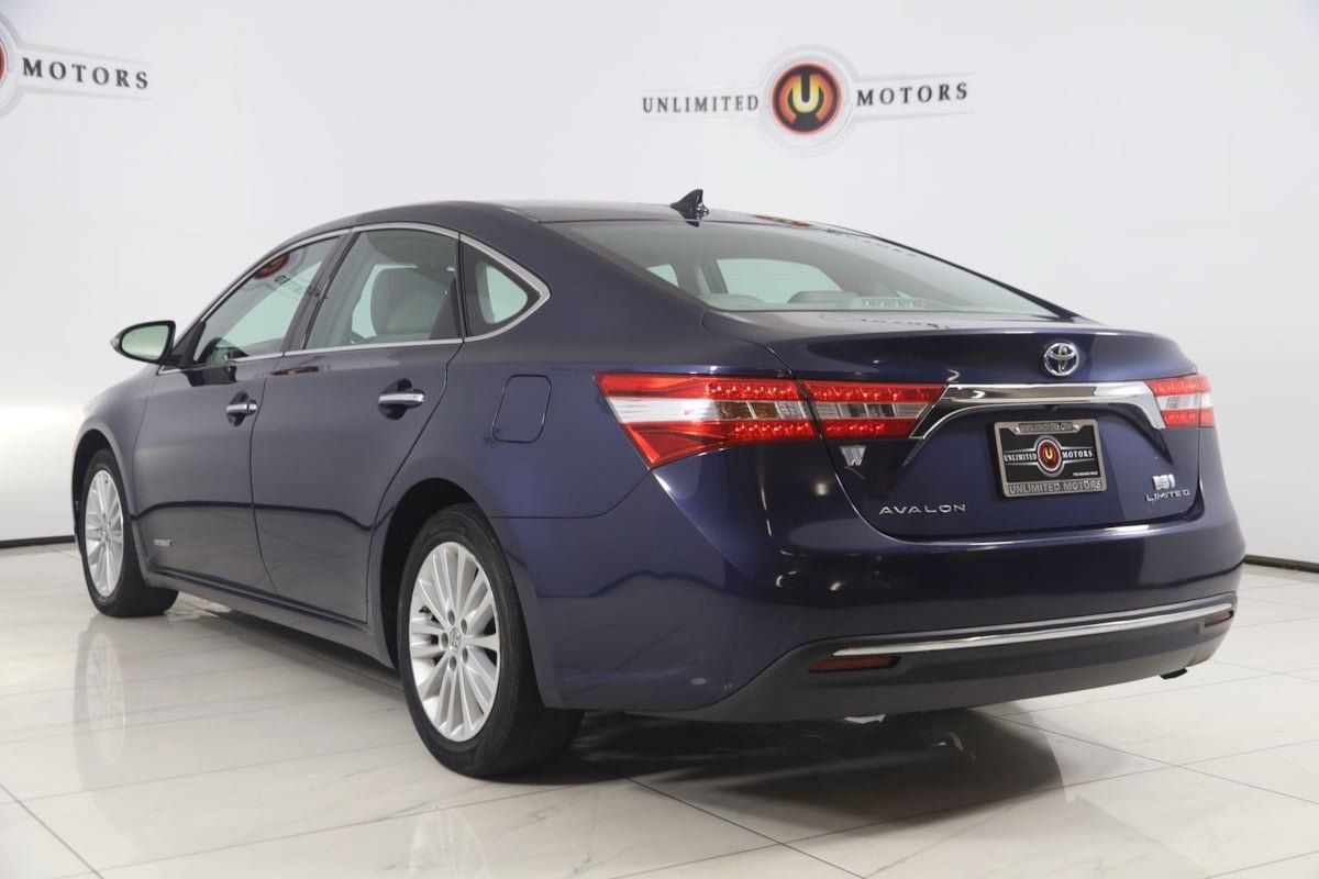 Used 2014 Toyota Avalon Limited w/ Technology Package FWD image 4