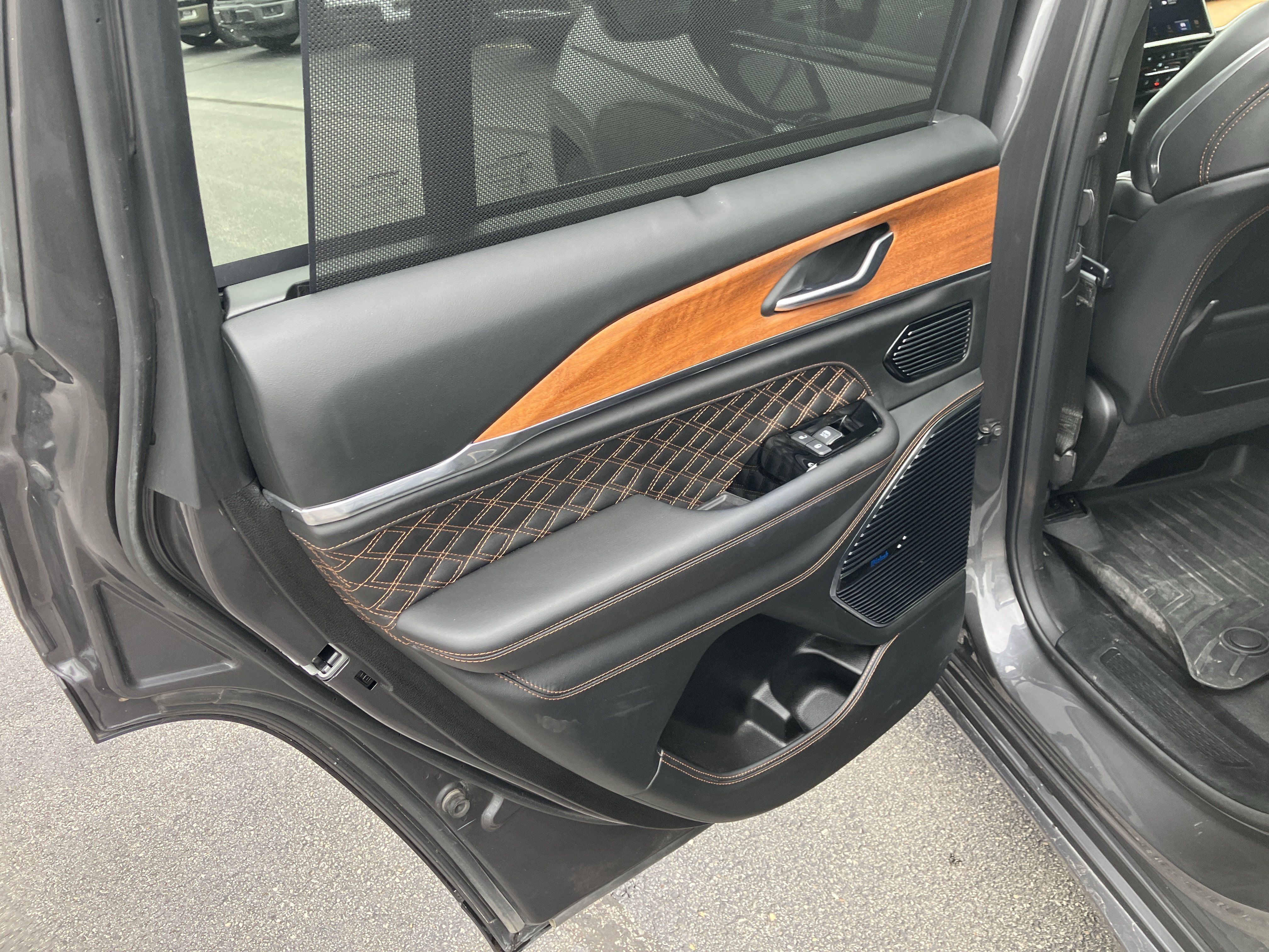 Used 2022 Jeep Grand Cherokee Summit AWD/4WD image 16