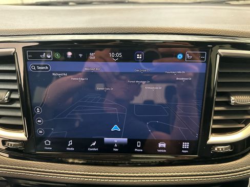 Used 2026 Chrysler Pacifica Limited FWD image 16