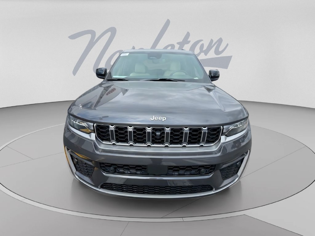 New 2026 Jeep Grand Cherokee Limited w/ Luxury Tech Group II AWD/4WD image 2