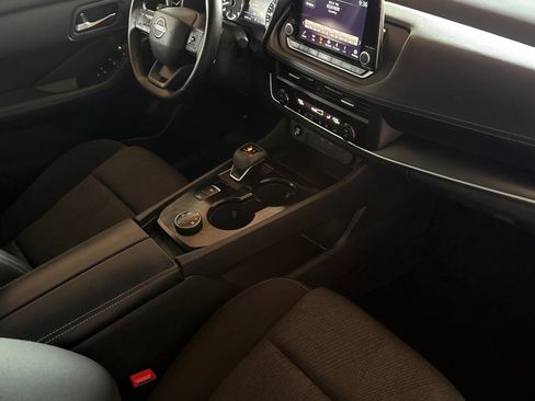 Used 2025 Nissan Rogue SV AWD/4WD image 16