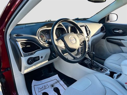 Certified 2019 Jeep Cherokee Limited w/ Luxury Group image 9