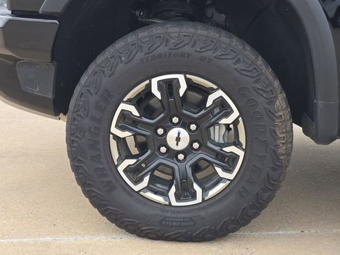 Used 2024 Chevrolet Silverado 1500 ZR2 w/ Technology Package image 28