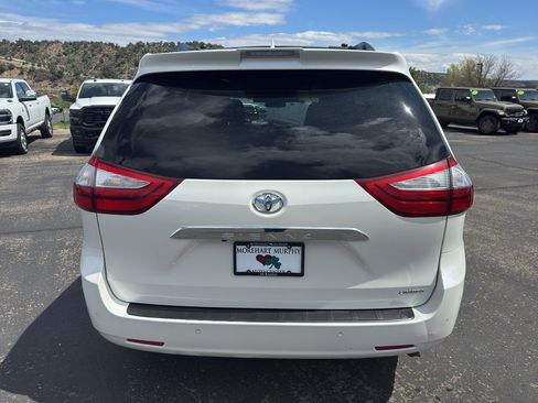 Used 2018 Toyota Sienna Limited Premium image 6