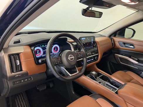 Used 2023 Nissan Pathfinder Platinum w/ Black Appearance Package image 3