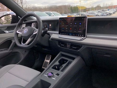 New 2026 Volkswagen Tiguan SE R-Line AWD/4WD image 18