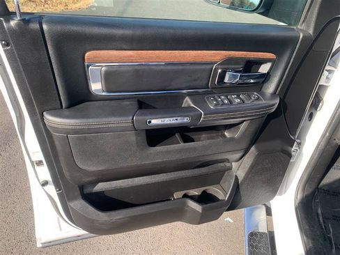 Used 2018 RAM 1500 Laramie image 35