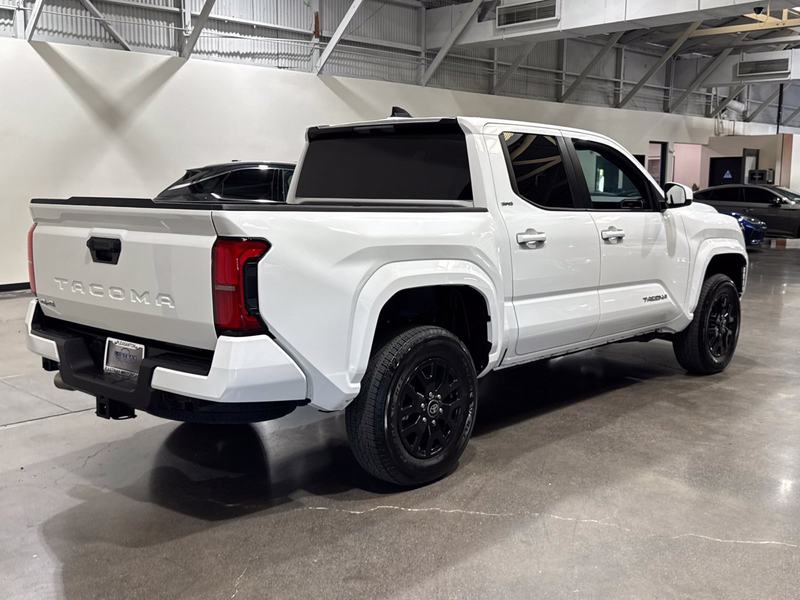 Used 2025 Toyota Tacoma SR5 AWD/4WD image 15