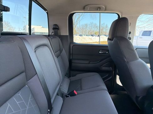 Used 2025 Nissan Frontier SV image 10