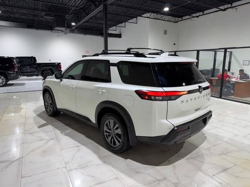 Used 2022 Nissan Pathfinder SV FWD image 11