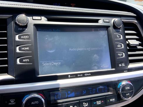 Used 2018 Toyota Highlander XLE AWD/4WD image 32