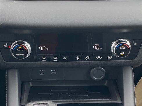 New 2026 Mitsubishi Outlander ES image 7