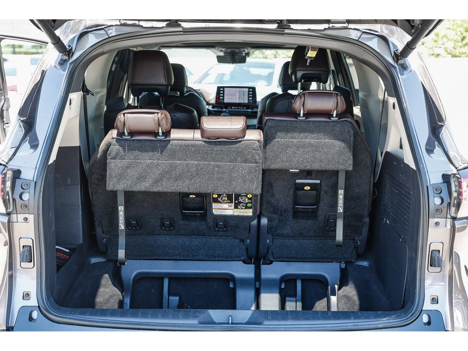 Used 2024 Toyota Sienna Platinum FWD image 26