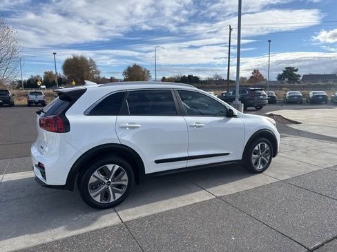 Used 2022 Kia Niro EX w/ Cold Weather Package image 5