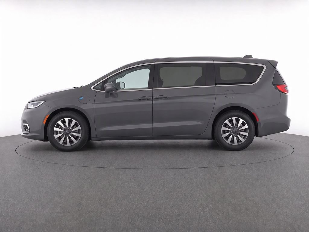 Used 2022 Chrysler Pacifica Touring-L w/ Uconnect Theater Family Group FWD image 6