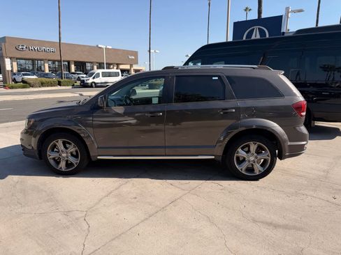 Used 2017 Dodge Journey Crossroad FWD image 2
