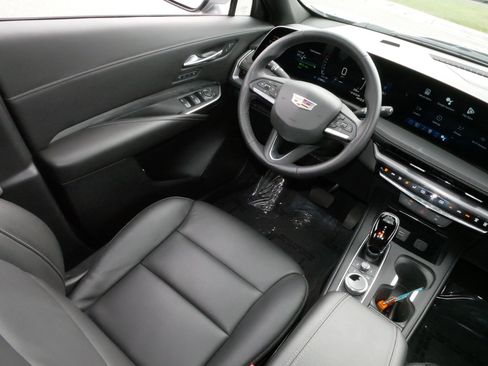 Certified 2025 Cadillac XT4 Premium Luxury image 9