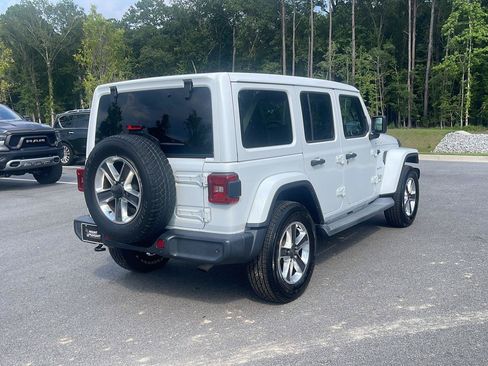 Used 2019 Jeep Wrangler Unlimited Sahara AWD/4WD image 7