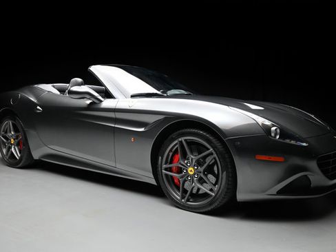 Used 2016 Ferrari California T image 27